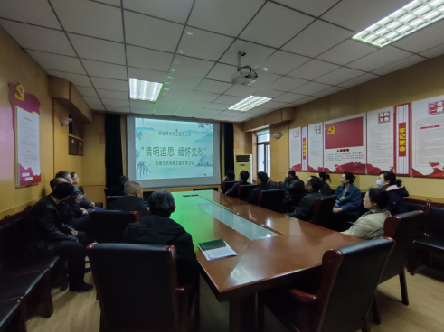 ���P���A���y(t��ng)�Ļ����W��������݅�Đۇ����x����4��3�գ��ĳ���ˮ�����̿���˾�_չ���^Ӱ˼�^�M��������ʿ������(ji��)ϵ�л�ӡ�3�����磬��˾�M���ɲ�����ͬ�^���˼o�Ƭ���S�^�⡷�Ĺ��£������Ը���Ӣ���S�^����Ѫ��֮�|�B��ƴ����Ӣ�¾���3�����磬��˾������(j��ng)����܊��ꠣ��M���h�T�ɲ���ǰ��������ʿ�o��M����