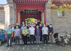 為緬懷先烈，銘記歷史，賡續(xù)共產(chǎn)黨人精神血脈，在烈士紀(jì)念日前夕，公司組織黨員干部參觀了金方昌烈士紀(jì)念館，聆聽學(xué)習(xí)他的英雄事跡。 展廳共分開明家世、革命啟蒙、共赴國難、